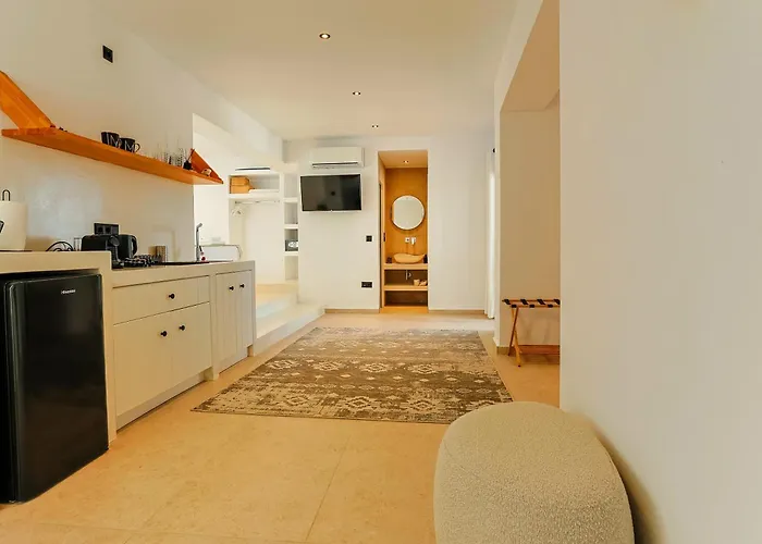 La Maltese Boutique Paros * Náusza