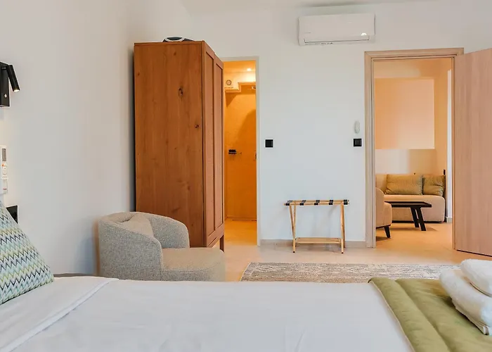 La Maltese Boutique Paros 나오우사